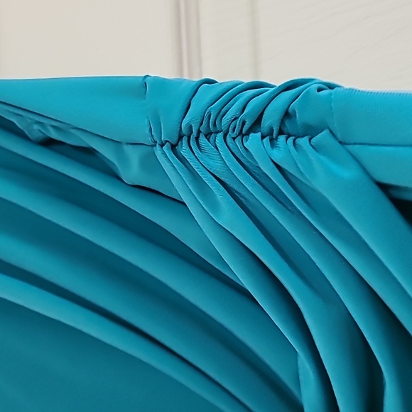 Tiana B NWOT Peacock color dress with draped crossover V neck. Cap Sleeve. M - Picture 5 of 6